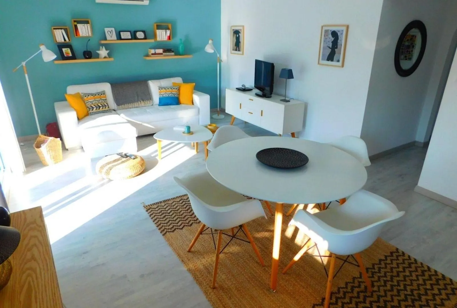Apartment In Strandnaehe Mit Grosser Terrasse, Parkplatz Und Meerblick In Salatar, רוזס