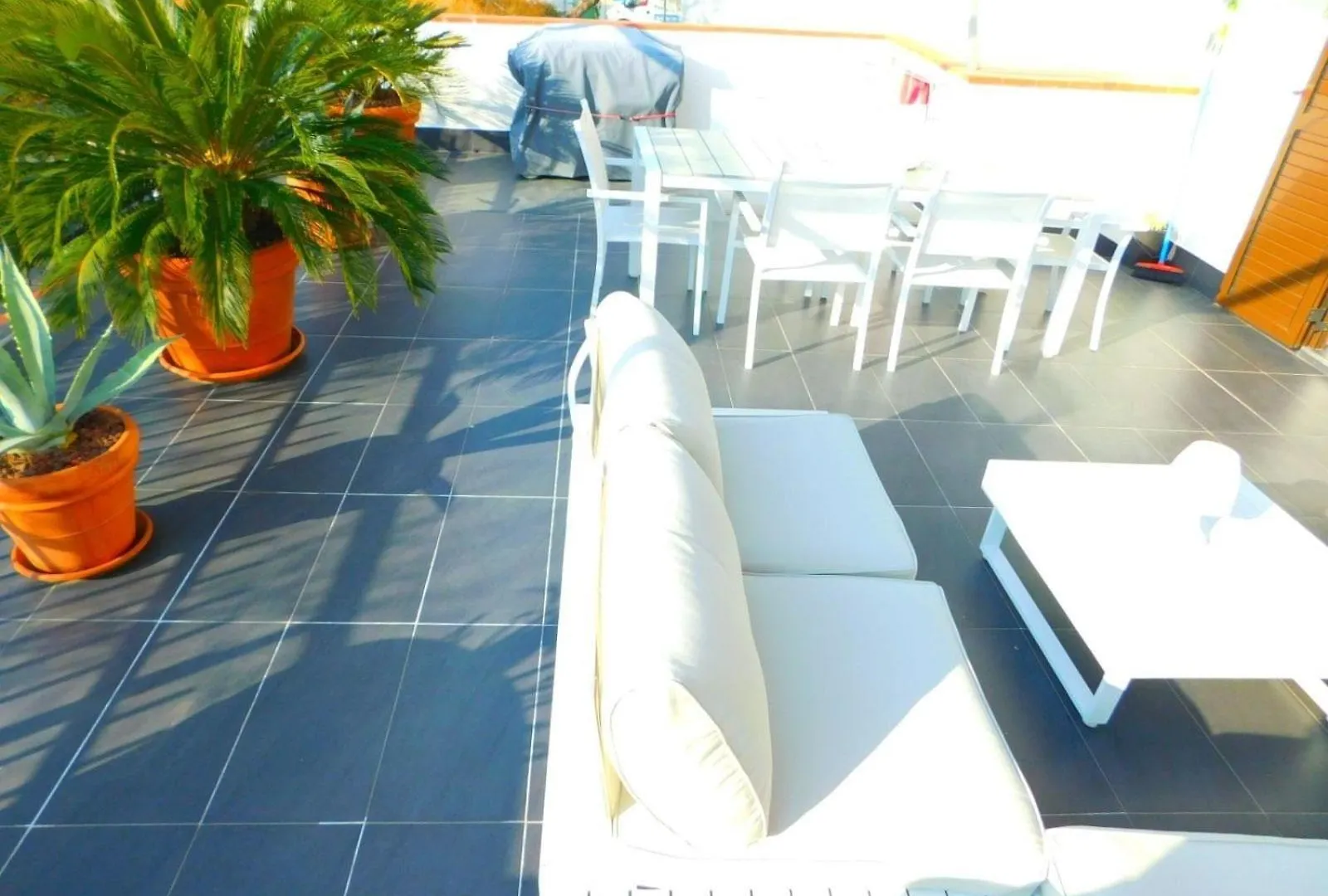 Apartment In Strandnaehe Mit Grosser Terrasse, Parkplatz Und Meerblick In Salatar, Roses Espagne